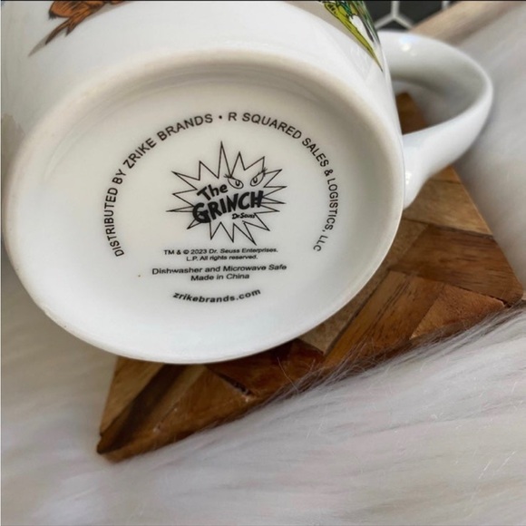 The Grinch Christmas Holiday Ceramic Home Decor Mug - Picture 7 of 7